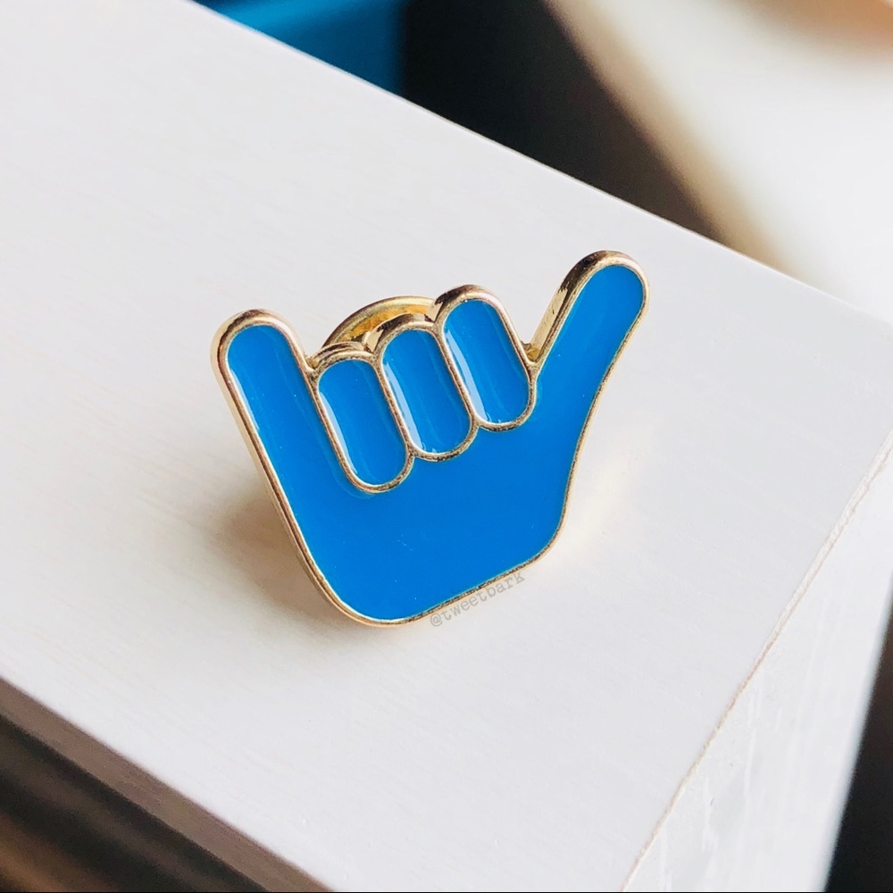 Hang Loose Pin